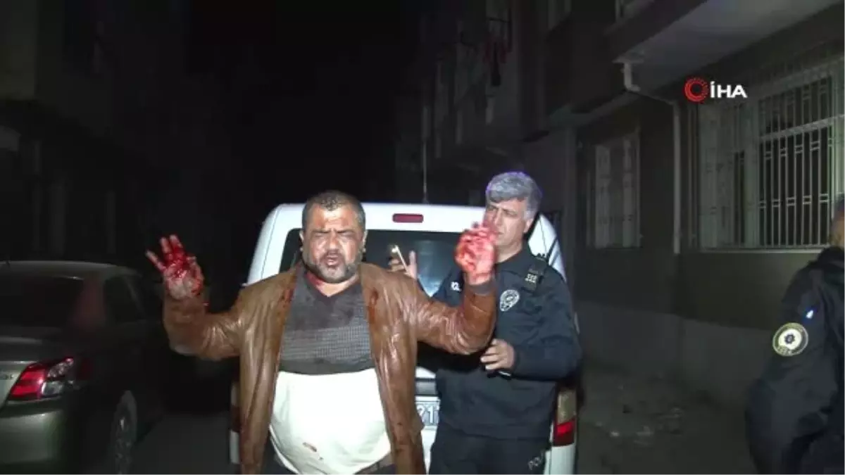 Sevgilisinin Evine Tırmanan Adam Kendini ve Kadını Bıçakla Yaraladı