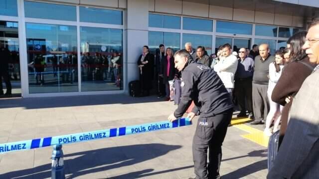 Son Dakika! Kayseri Havalimanında Silah Sesleri! Yaralı Polisler Var