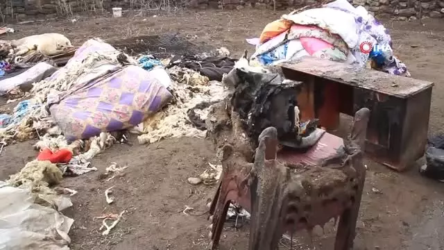 Yangında Tavanı Çöken Ev Kül Oldu... 9 Kişilik Aile Canını Zor Kurtardı
