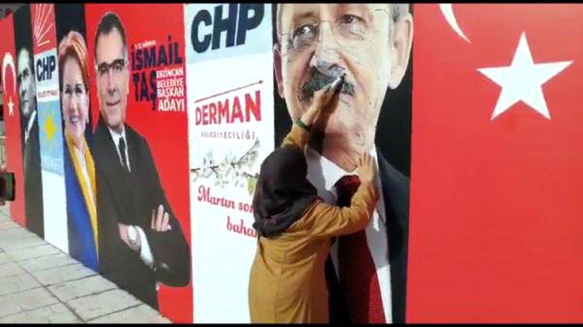 Adayların Pankartlarına Zarar Veren Kadına Gözaltı