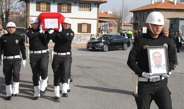 Kayseri'de Meslektaşının Şehit Ettiği Polis İçin Tören Kayseri'de Meslektaşının Şehit Ettiği Polis İçin Tören