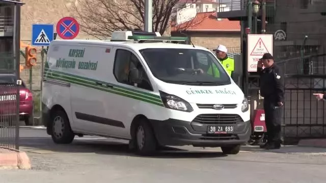 Meslektaşı Tarafından Öldürülen Polis İçin Tören Meslektaşı Tarafından Öldürülen Polis İçin Tören