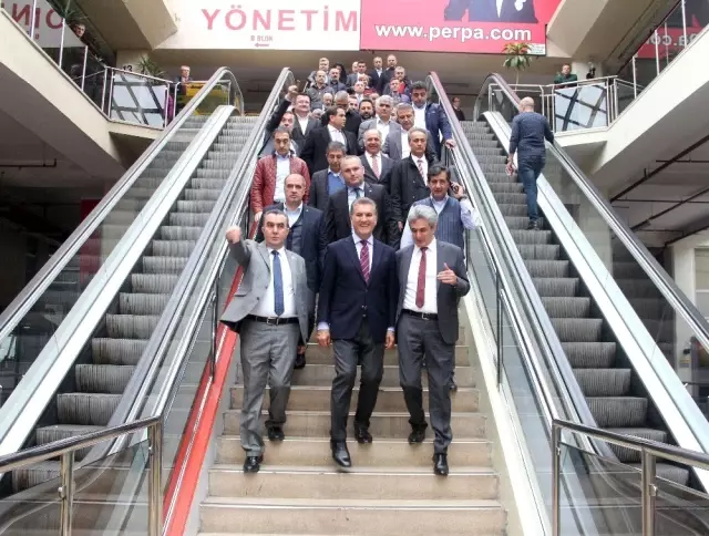 Mustafa Sarıgül Perpa Ticaret Merkezi'nde Esnafı Ziyaret Etti Mustafa Sarıgül Perpa Ticaret Merkezi'nde Esnafı Ziyaret Etti