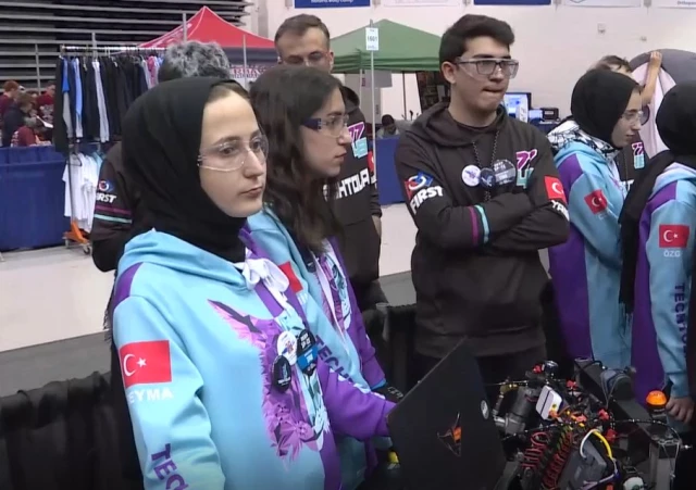 Türk Liseleri New York'ta Robot Müsabakasında Uzunluk Gösteriyor