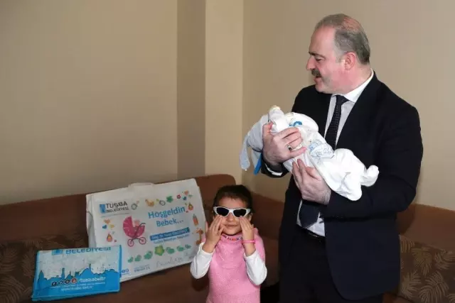 Yeni Doğan Bebeklerin İlk Hediyeleri Başkan Özgökçe'den