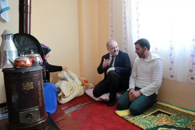 Yeni Doğan Bebeklerin İlk Hediyeleri Başkan Özgökçe'den Yeni Doğan Bebeklerin İlk Hediyeleri Başkan Özgökçe'den