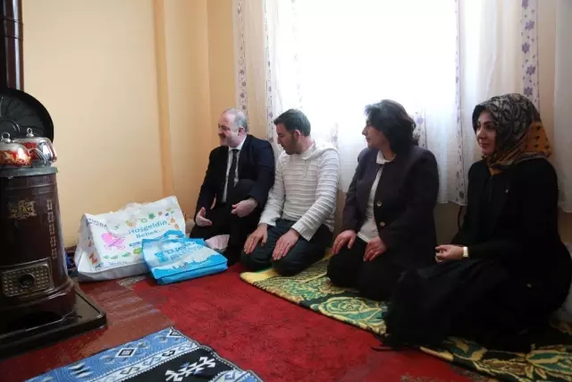 Yeni Doğan Bebeklerin İlk Hediyeleri Başkan Özgökçe'den Yeni Doğan Bebeklerin İlk Hediyeleri Başkan Özgökçe'den