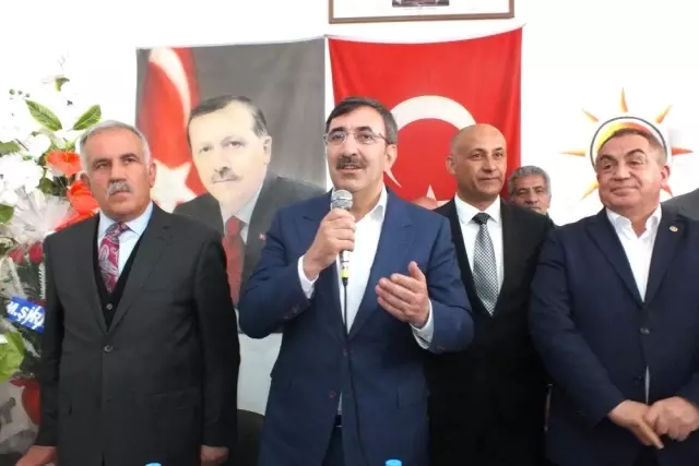 AK Parti'li Yılmaz Malazgirt'te AK Parti'li Yılmaz Malazgirt'te