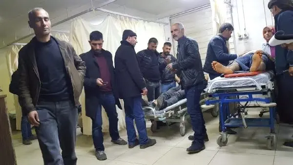 Diyarbakır'da CHP'lileri Taşıyan Minibüse, Otomobil Çarptı: 7 Yaralı