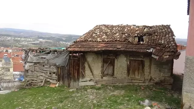 Gediz Depreminde Hayatını Kaybedenler Dualarla Anıldı Gediz Depreminde Hayatını Kaybedenler Dualarla Anıldı