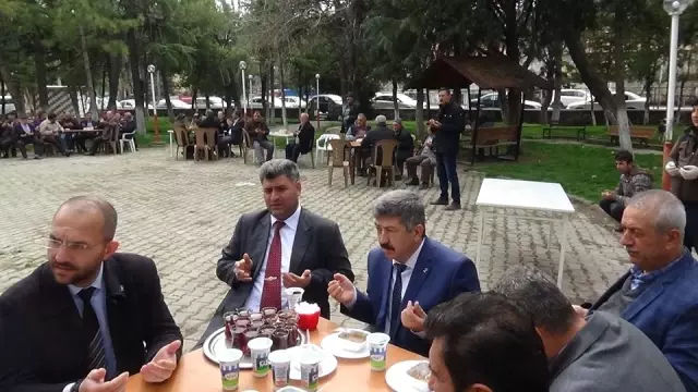 Gediz Depreminde Hayatını Kaybedenler Dualarla Anıldı Gediz Depreminde Hayatını Kaybedenler Dualarla Anıldı