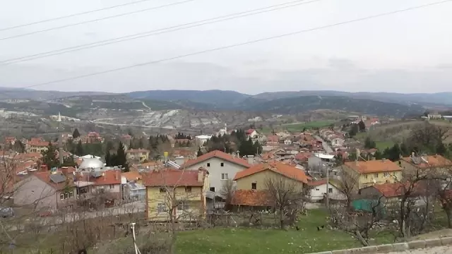 Gediz Depreminde Hayatını Kaybedenler Dualarla Anıldı Gediz Depreminde Hayatını Kaybedenler Dualarla Anıldı