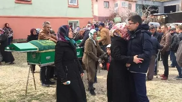 forumagel.com 15 Yaşındaki Çocuk, Sabah Kalkınca Annesi, Dedesi ve Anneannesinin Cesetleriyle Karşılaştı