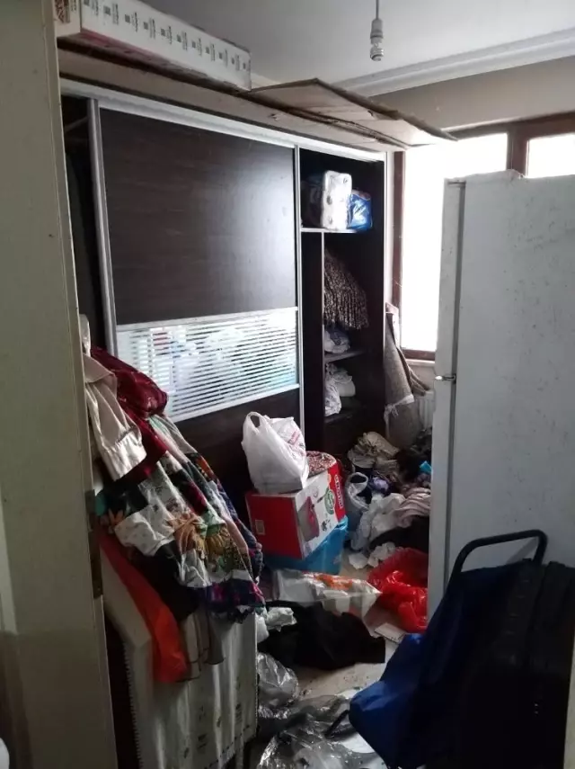 63 Yaşındaki Kadının Evinden 5 Kamyon Çöp Çıktı 63 Yaşındaki Kadının Evinden 5 Kamyon Çöp Çıktı