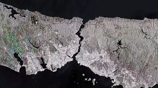 Avrupa Uzay Ajansı, İstanbul Boğazı'nın Üç Ayrı Radarla Çekilen Görüntülerini Yayınladı Avrupa Uzay Ajansı, İstanbul Boğazı'nın Üç Ayrı Radarla Çekilen Görüntülerini Yayınladı