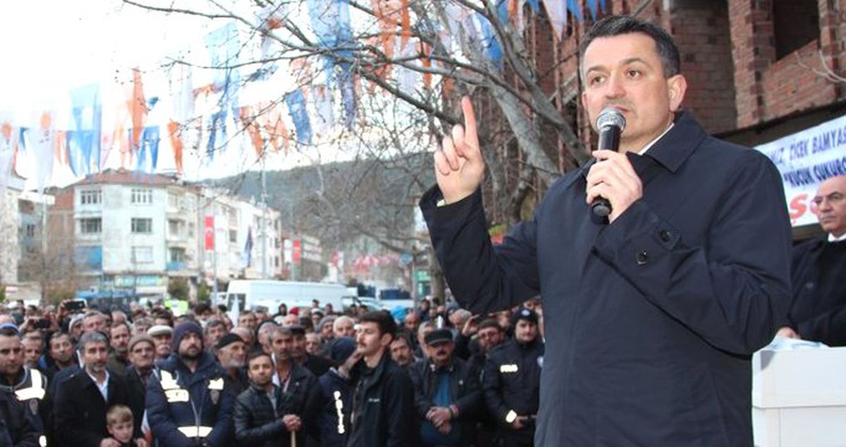 Bakan Pakdemirli'nin Konuşması Sırasında 'Ben PKK'lıyım' Diyen Vatandaş: 10 Yıldır AK Partiliyim, Tepki Göstermek İstedim