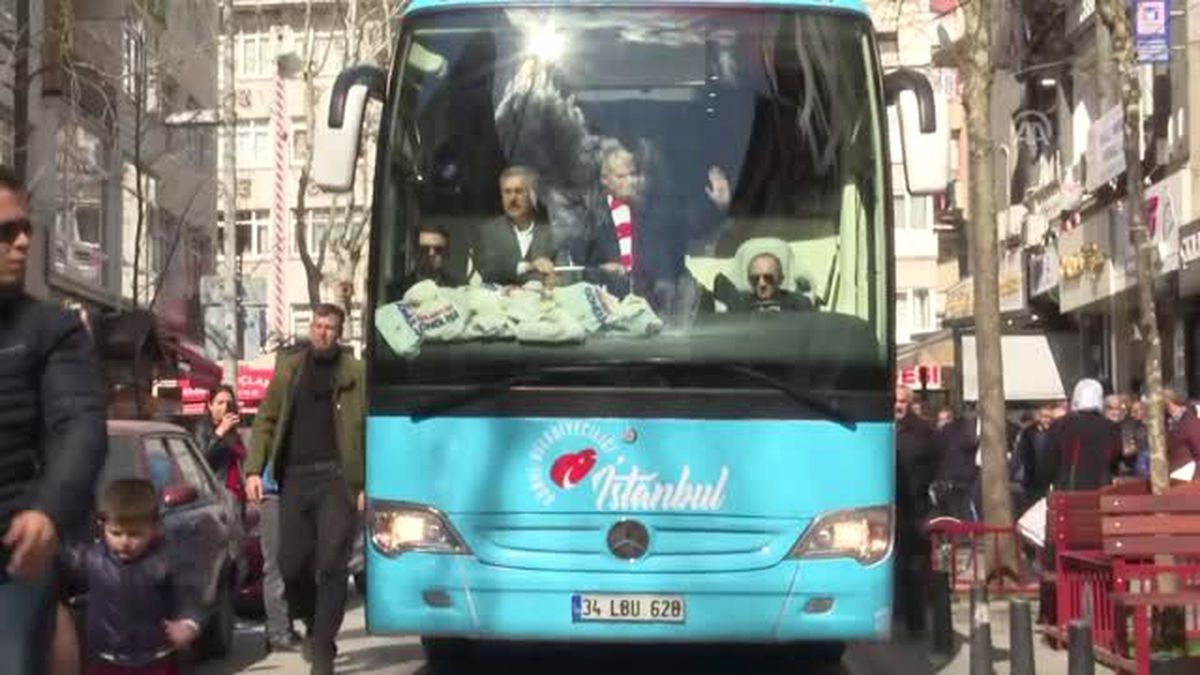 Binali Yıldırım, Kartal'da Vatandaşları Selamladı