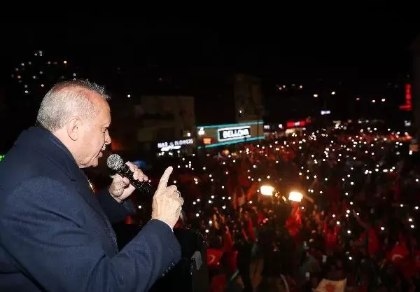 Cumhurbaşkanı Erdoğan Sarıyer'de Konuştu Cumhurbaşkanı Erdoğan Sarıyer'de Konuştu