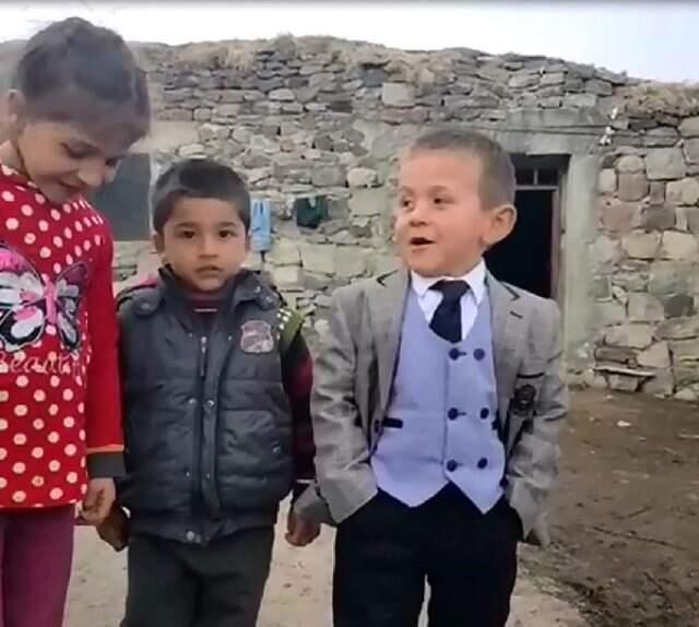 Türkiye'nin Konuştuğu 5 yaşında olan Muhtar Adayından tertemiz Vaad: Çikolata Dağıtacağım