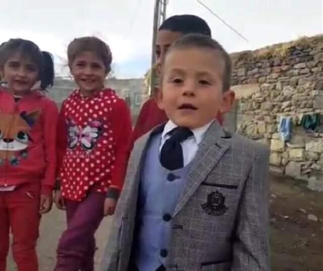 Türkiye'nin Konuştuğu 5 yaşında olan Muhtar Adayından tertemiz Vaad: Çikolata Dağıtacağım