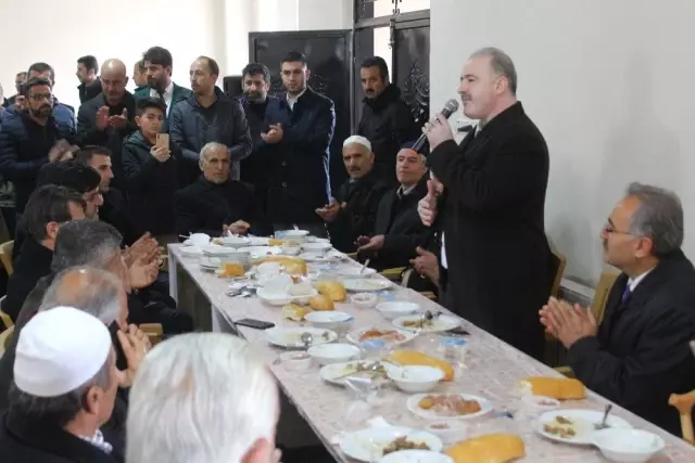 Tuşba Belediye Başkanı Özgökçe, Mevlit Programına Katıldı