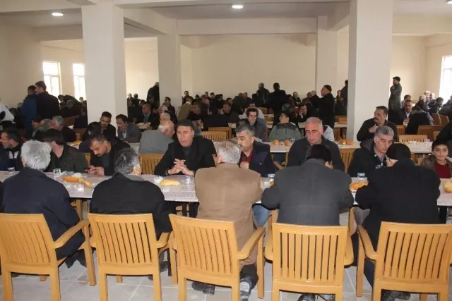 Tuşba Belediye Başkanı Özgökçe, Mevlit Programına Katıldı Tuşba Belediye Başkanı Özgökçe, Mevlit Programına Katıldı