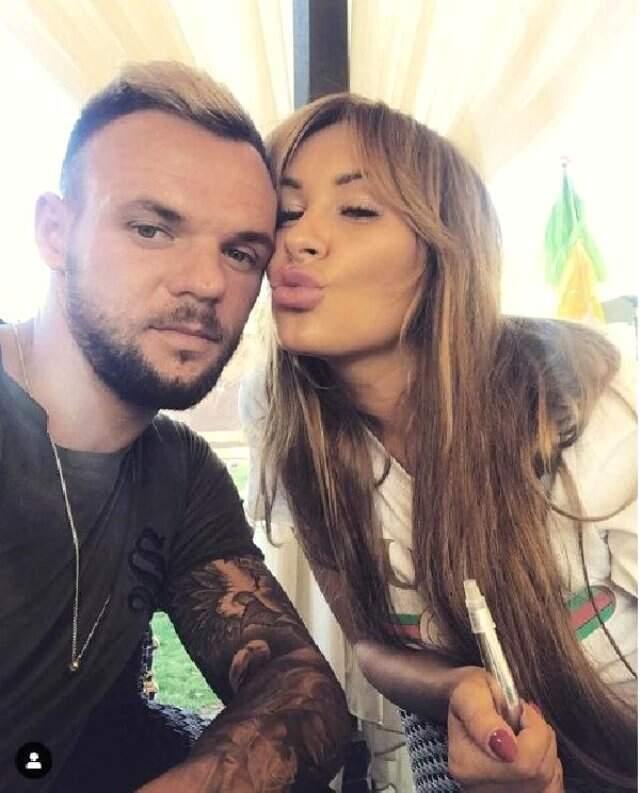 Çaykur Rizespor'a Transfer Olan Futbolcu Mykola Morozyuk'un eşi, Yatakta Çıplak Pozlarını Paylaştı