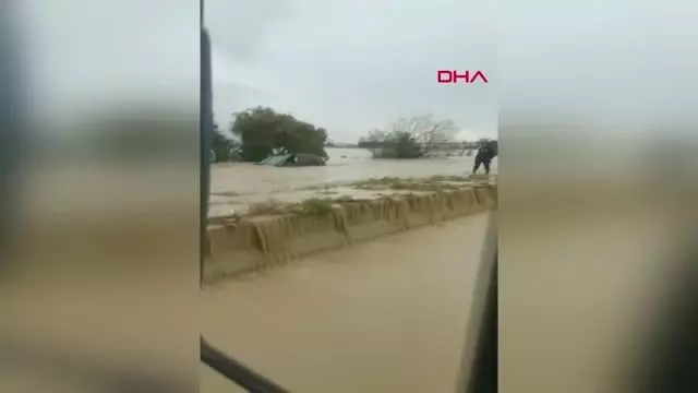 Dha Dış - KKTC'yi Sel Vurdu Evleri Su Bastı, Araçlar Sürüklendi Dha Dış - KKTC'yi Sel Vurdu Evleri Su Bastı, Araçlar Sürüklendi