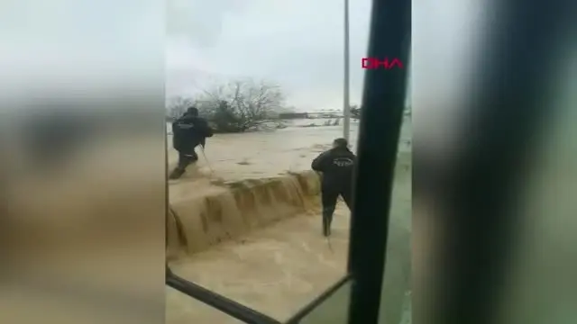 Dha Dış - KKTC'yi Sel Vurdu Evleri Su Bastı, Araçlar Sürüklendi Dha Dış - KKTC'yi Sel Vurdu Evleri Su Bastı, Araçlar Sürüklendi