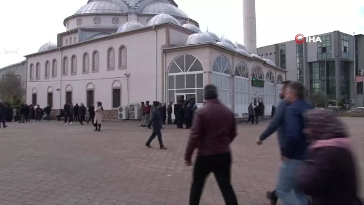 Nişanlısını Görmeye Gittiği Ukrayna'da Kalp Krizi Geçirerek Ölen Avukat Toprağa Verildi