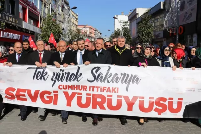 Sakarya'da Cumhur İttifakı'ndan 'Sevgi Yürüyüşü' Sakarya'da Cumhur İttifakı'ndan 'Sevgi Yürüyüşü'