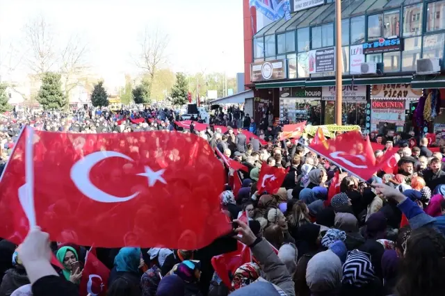 Sakarya'da Cumhur İttifakı'ndan 'Sevgi Yürüyüşü' Sakarya'da Cumhur İttifakı'ndan 'Sevgi Yürüyüşü'