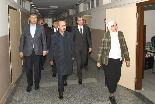 Vali Demirtaş, Oy Toplama Merkezlerinde İncelemelerde Bulundu