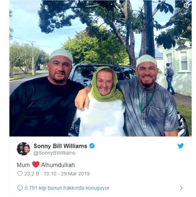 Yeni Zelandalı Sporcu Sonny Bill Williams'ın Annesi ve Takım Arkadaşı Müslüman Oldu
