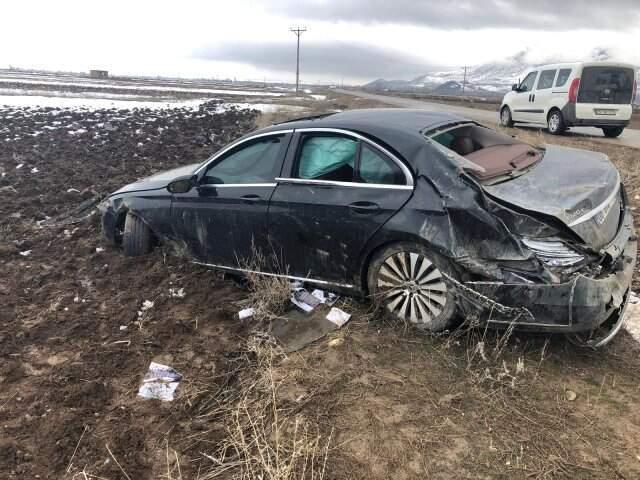 AK Partili Belediye Başkan Adayı Kaza Geçirdi: 5 Yaralı