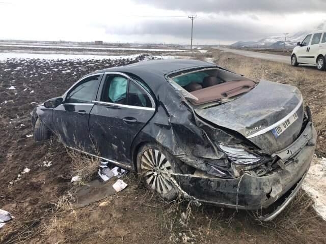 AK Partili Belediye Başkan Adayı Kaza Geçirdi: 5 Yaralı