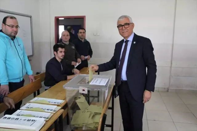 Bafra Belediye Başkan Adayları Oylarını Kullandı Bafra Belediye Başkan Adayları Oylarını Kullandı