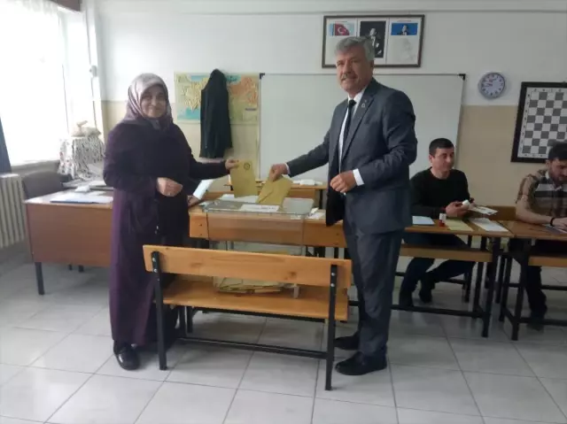 Bafra Belediye Başkan Adayları Oylarını Kullandı Bafra Belediye Başkan Adayları Oylarını Kullandı