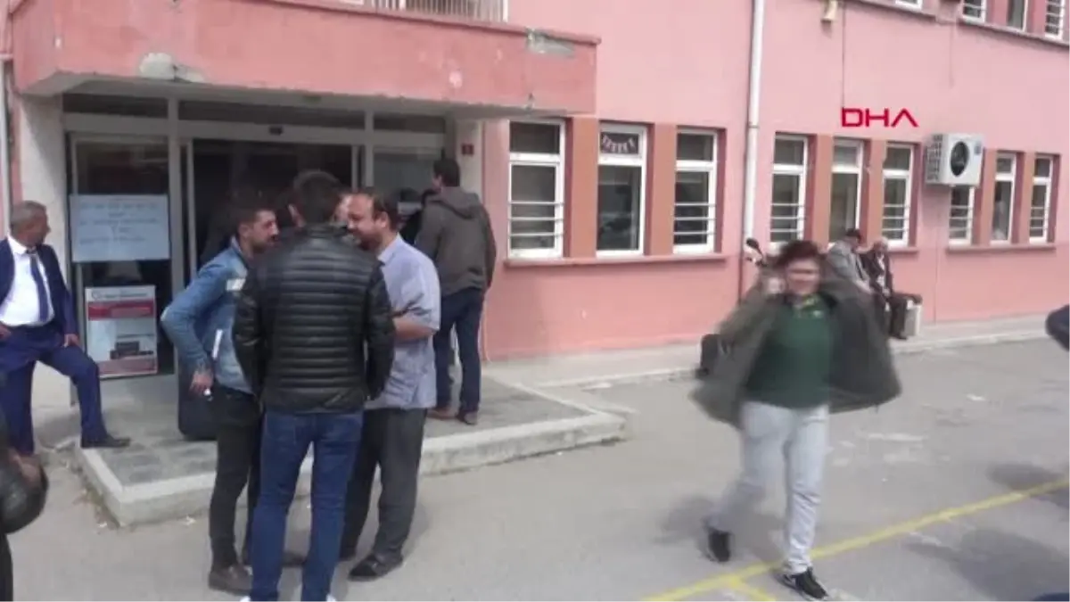 Balıkesir'de Büyükşehir Başkan Adayları Oylarını Kullandı