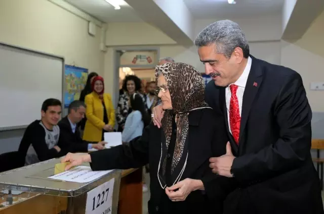 Başkan Alıcık Ailesi ile Birlikte Oyunu Kullandı Başkan Alıcık Ailesi ile Birlikte Oyunu Kullandı