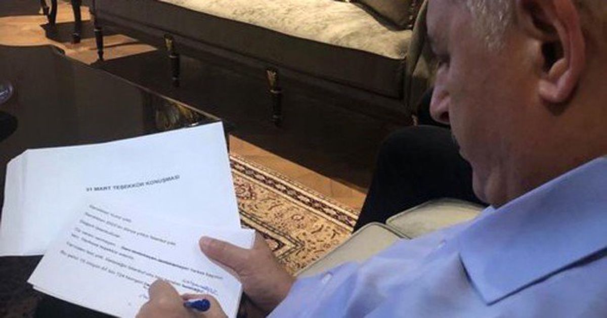 Binali Yıldırım, Teşekkür Konuşmasını Yazmaya Başladı