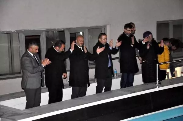 Bitlis'te AK Parti'liler Kutlama Yaptı Bitlis'te AK Parti'liler Kutlama Yaptı