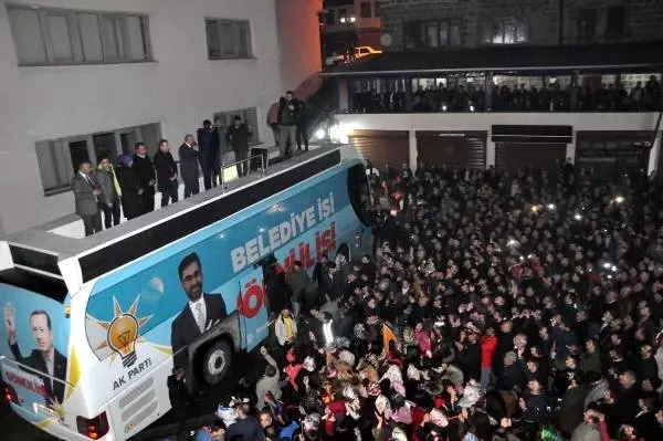 Bitlis'te AK Parti'liler Kutlama Yaptı Bitlis'te AK Parti'liler Kutlama Yaptı