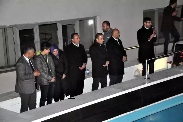 Bitlis'te AK Parti'liler Kutlama Yaptı Bitlis'te AK Parti'liler Kutlama Yaptı