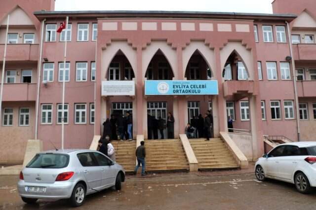 Diyarbakır'da Muhtar Adayları Arasında Bıçaklı Kavga! 2 Ağır Yaralı