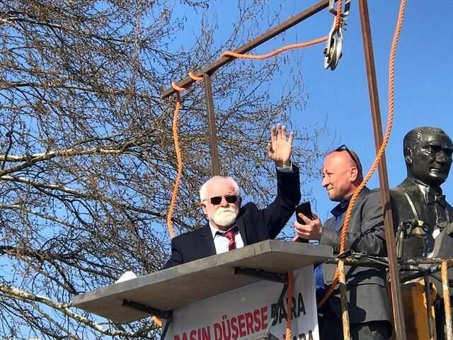 Düzce İl Genel Meclisi Bağımsız adayı İsmail Çelebi'nin Görüntüleri Vatandaşları Güldürdü