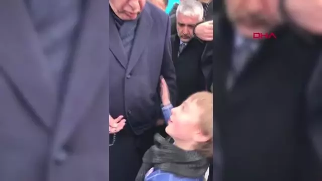 Erdoğan'ın Tespihini Hediye Ettiği Minik Atabey'in Babası Kazada Öldü Erdoğan'ın Tespihini Hediye Ettiği Minik Atabey'in Babası Kazada Öldü