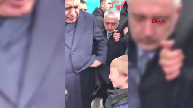 Erdoğan'ın Tespihini Hediye Ettiği Minik Atabey'in Babası Kazada Öldü Erdoğan'ın Tespihini Hediye Ettiği Minik Atabey'in Babası Kazada Öldü