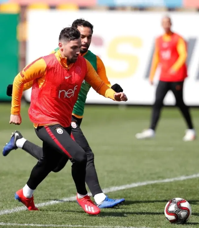Galatasaray'da Mbaye Diagne, Özel Program Dahilinde ile Çalıştı Galatasaray'da Mbaye Diagne, Özel Program Dahilinde ile Çalıştı