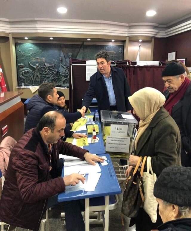 İYİ Parti Kadıköy Belediye Başkan Adayı Emre Kınay, Oyunu Kullandı